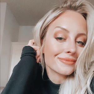 Meet your Posher, Chanel